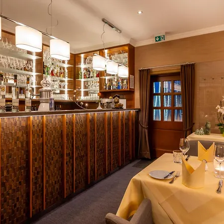 シャパー ホテル ツェレ