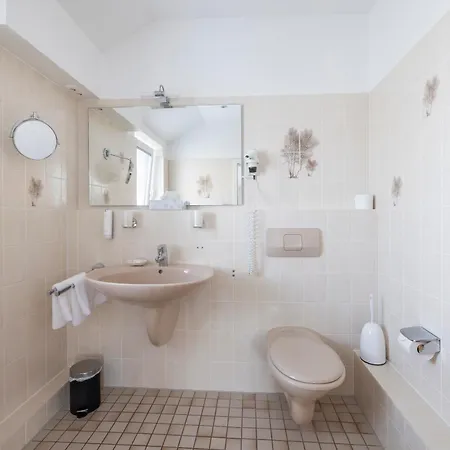 シャパー ツェレ