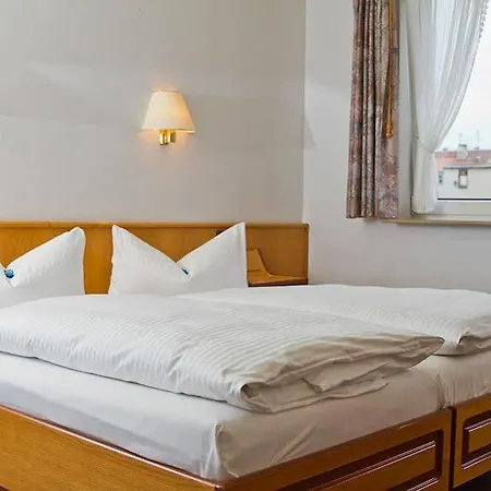 シャパー ホテル ツェレ